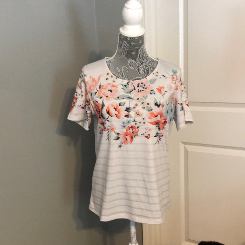 Floral short sleeve top
